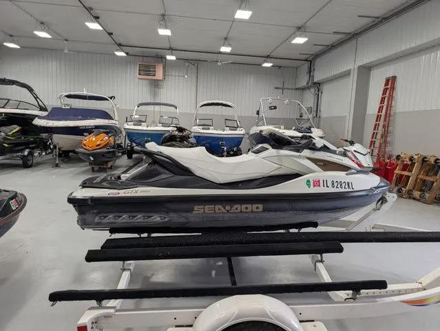 Slide: The Image of Sea-Doo 18BA - GTX Limited iS 260 2011 - 4