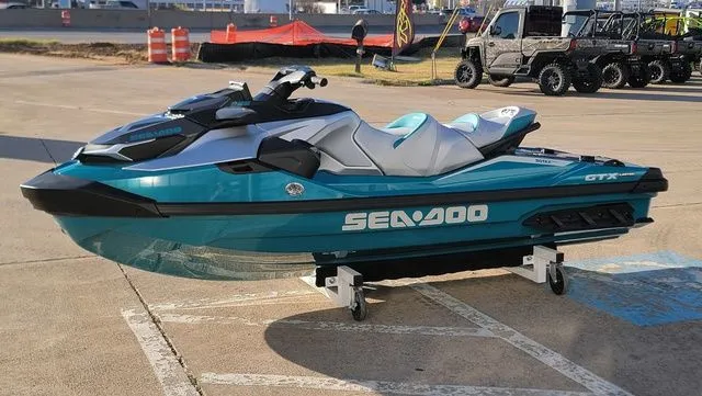 Slide: The Image of Sea-Doo GTX Limited 325 2026 - 10