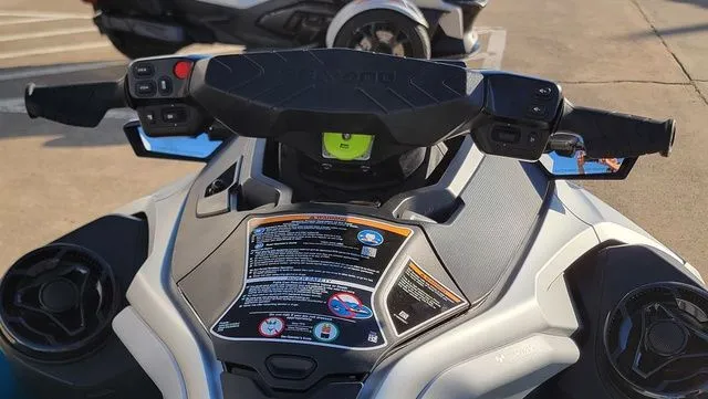 Slide: The Image of Sea-Doo GTX Limited 325 2026 - 20