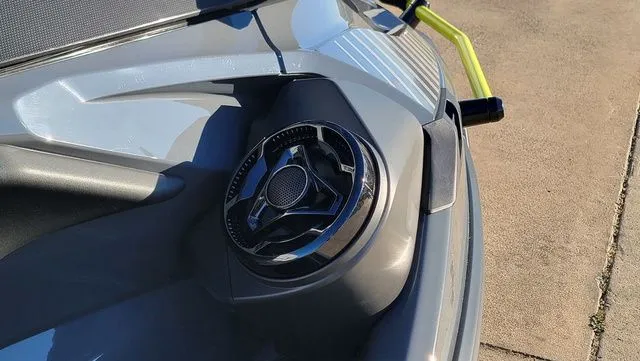 Slide: The Image of Sea-Doo Explorer Pro 2026 - 17