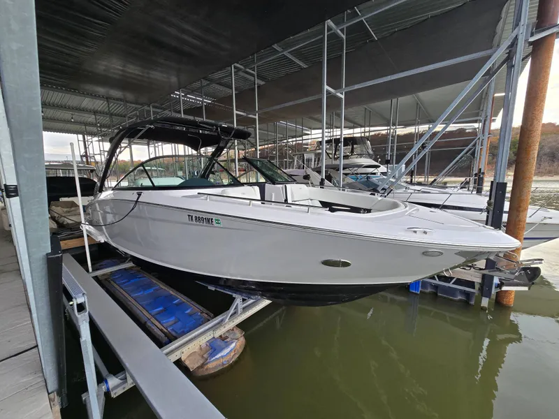 The Image of Regal 2800 Bowrider 2021 - 1