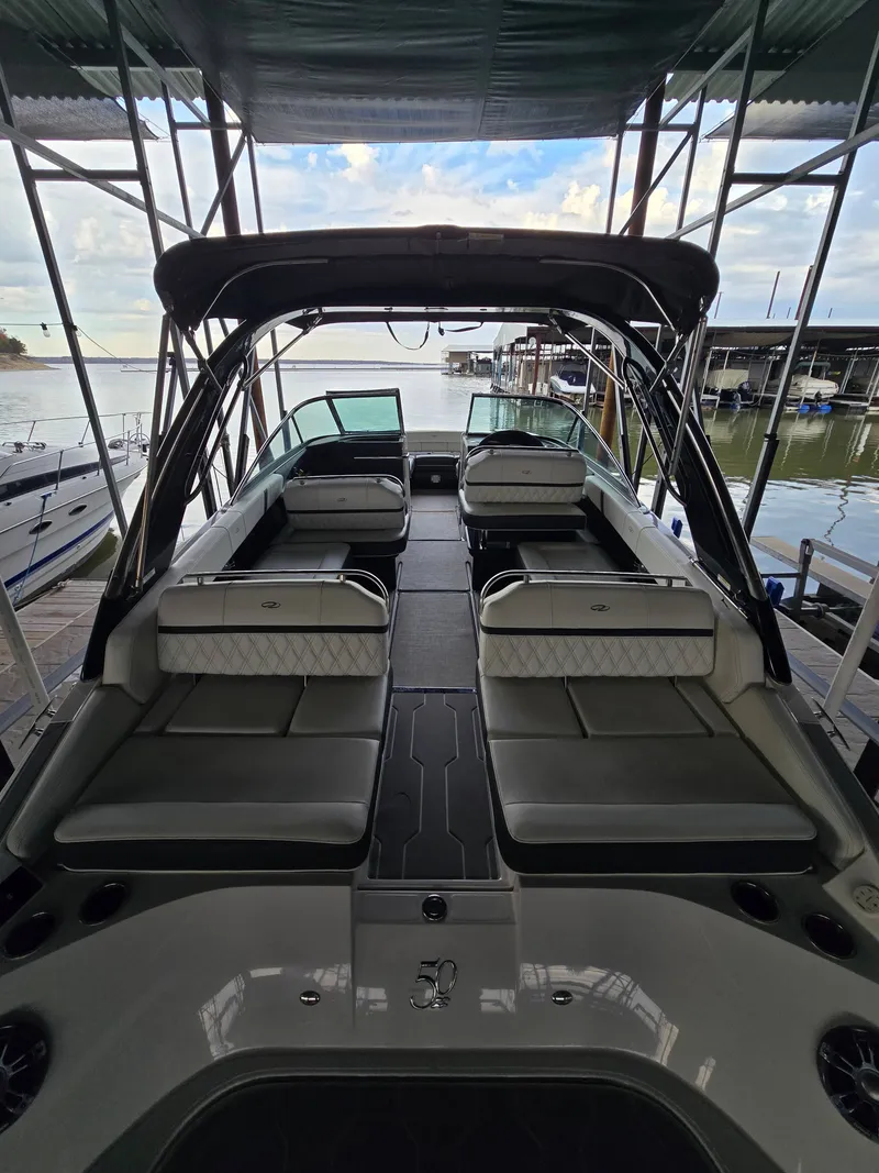 Slide: The Image of Regal 2800 Bowrider 2021 - 12