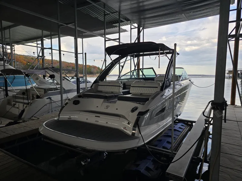 Slide: The Image of Regal 2800 Bowrider 2021 - 2