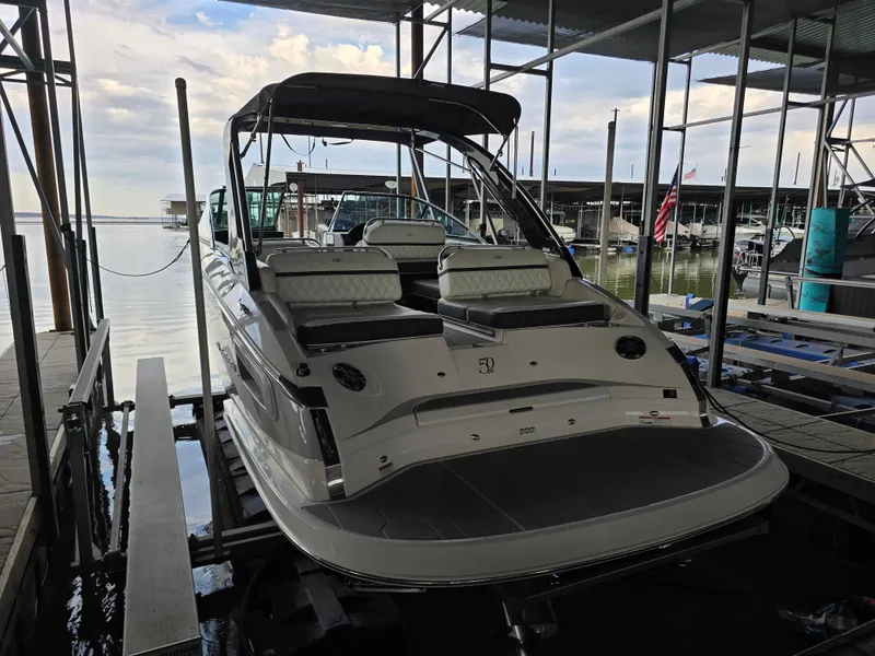 Slide: The Image of Regal 2800 Bowrider 2021 - 3