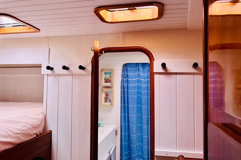 Slide: The Image of Interior of 1992 Privilege 482 yacht with cozy cabin and blue curtain. - 41