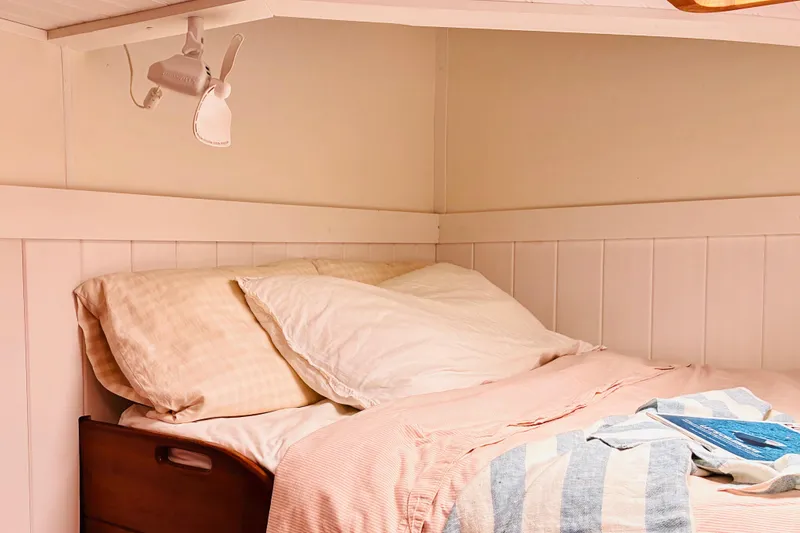 Slide: The Image of Cozy cabin bed with striped blanket, Privilege 482, 1992 model. - 42