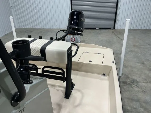 Slide: The Image of Freedom Boats 19' Patriot 2026 - 17