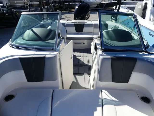 Slide: The Image of Chaparral 21 SSi OB 2024 - 9