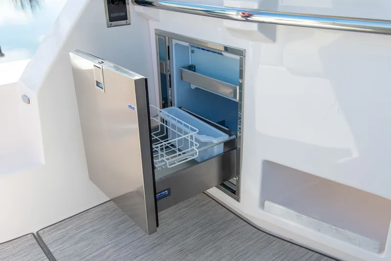 Slide: The Image of Regal 38 Grande Coupe 2020 - 15