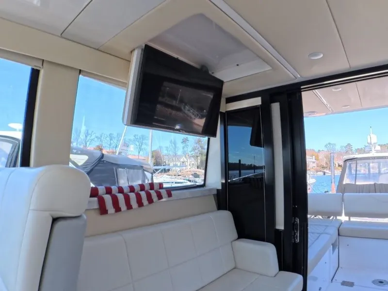 Slide: The Image of Regal 38 Grande Coupe 2020 - 32