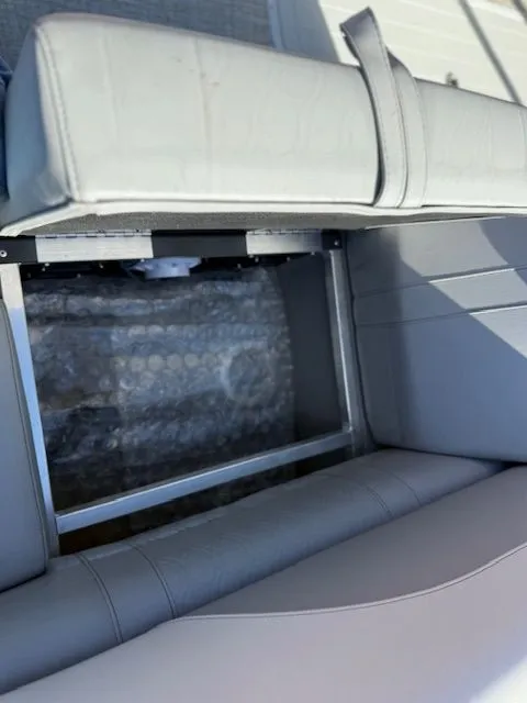 Slide: The Image of Avalon LSZ Versatile Rear Bench - 23' 2025 - 11