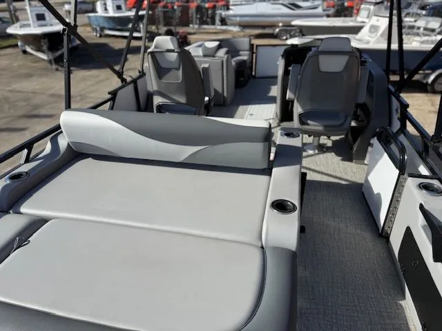 Slide: The Image of Avalon LSZ Versatile Rear Bench - 23' 2025 - 17