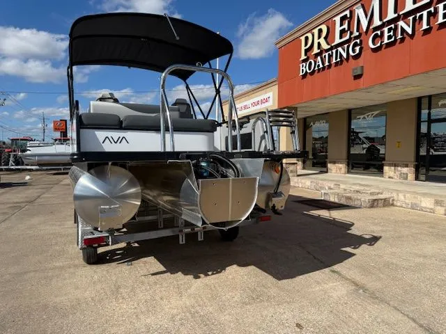 Slide: The Image of Avalon LSZ Versatile Rear Bench - 23' 2025 - 3