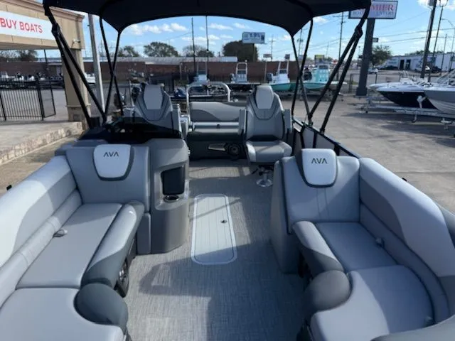 Slide: The Image of Avalon LSZ Versatile Rear Bench - 23' 2025 - 7