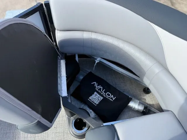 Slide: The Image of Avalon LSZ Versatile Rear Bench - 23' 2025 - 9