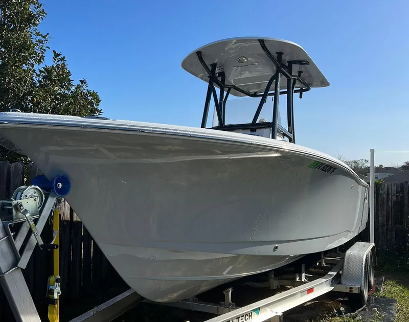 The Image of 2022 Sea Hunt Ultra 229 boat on trailer, side view. - 0