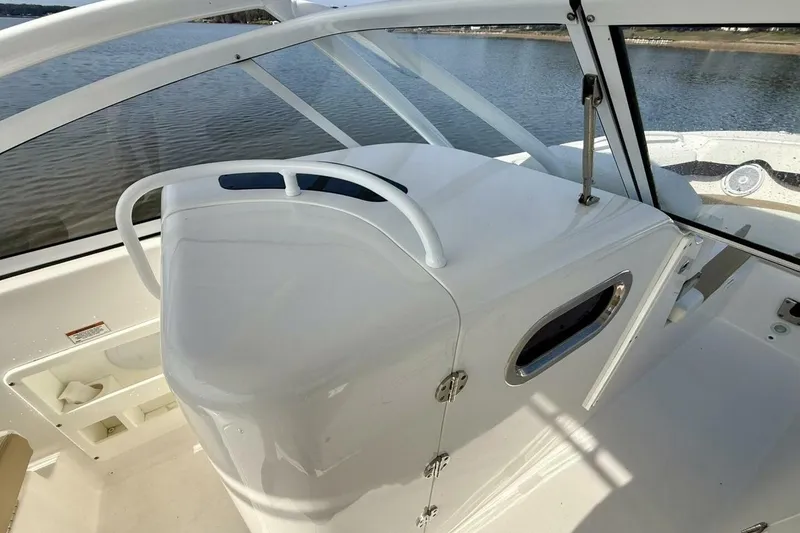 Slide: The Image of 2018 Edgewater 248 CX - 14