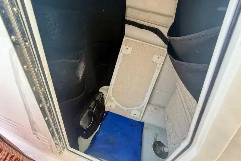 Slide: The Image of 2018 Edgewater 248 CX - 21