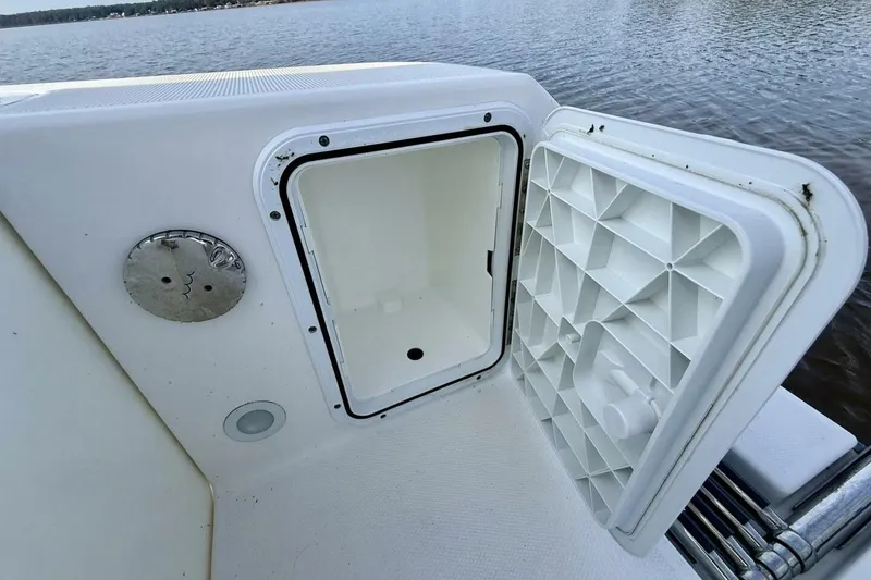 Slide: The Image of 2018 Edgewater 248 CX - 35