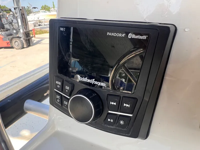 Slide: The Image of Alumacraft 20 Bay 2021 - 3