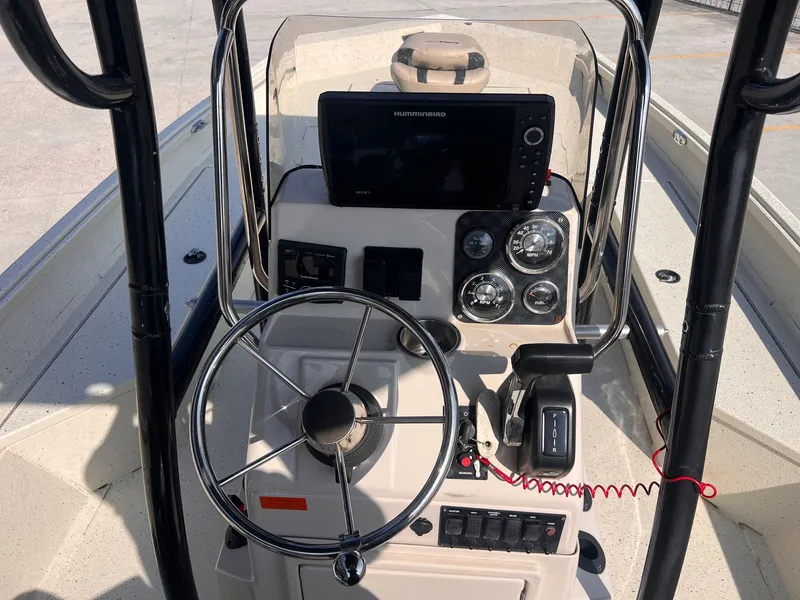 Slide: The Image of Alumacraft 20 Bay 2021 - 6