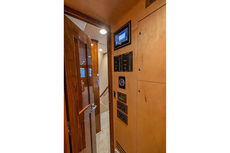 Slide: The Image of Viking 72 Convertible 2022 - 65