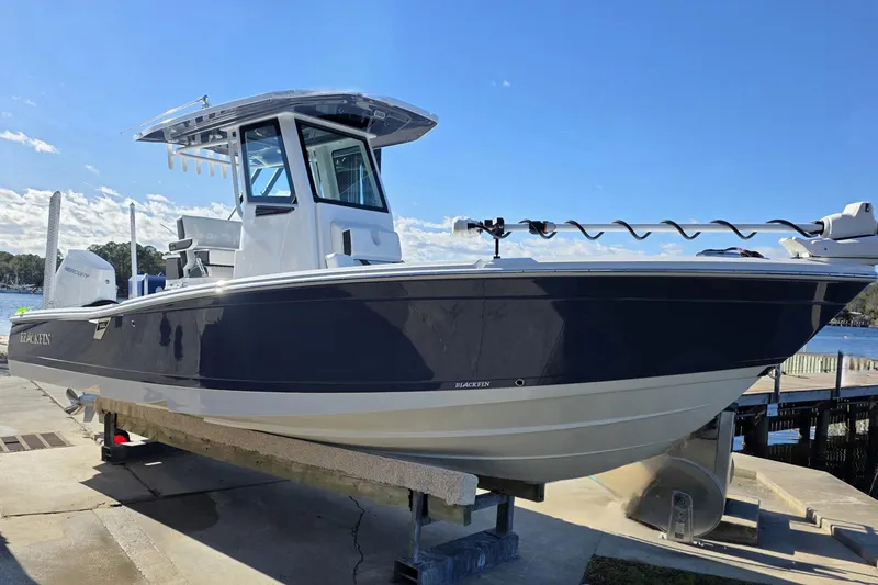 Slide: The Image of 2026 Blackfin 262 HB boat on display, featuring sleek design and modern equipment. - 4