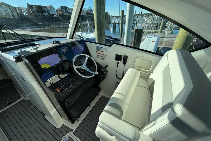 Slide: The Image of 2022 Pursuit DC 326 Dual Console - 14