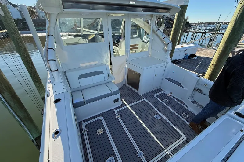 Slide: The Image of 2022 Pursuit DC 326 Dual Console - 5