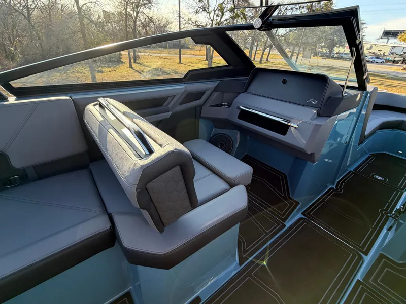 Slide: The Image of 2026 COBALT R4 SURF - Image 13 - 13