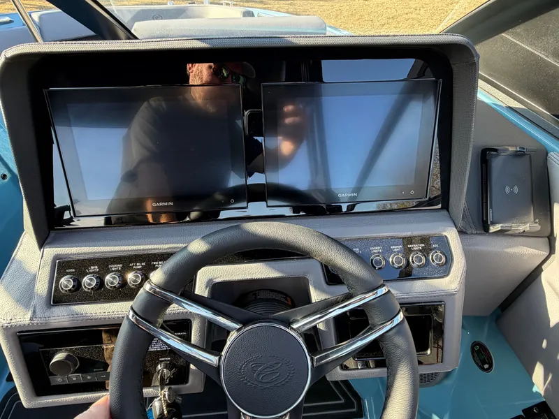 Slide: The Image of 2026 COBALT R4 SURF - Image 22 - 22