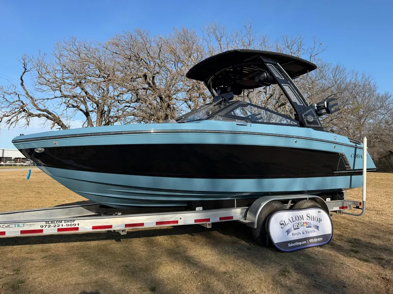 Slide: The Image of 2026 COBALT R4 SURF - Image 4 - 4