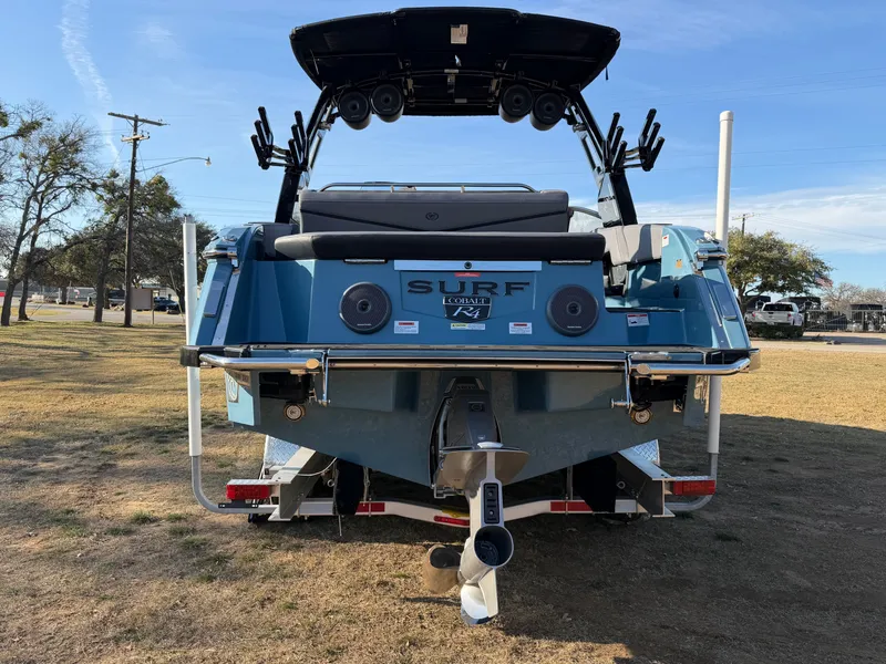 Slide: The Image of 2026 COBALT R4 SURF - Image 7 - 7