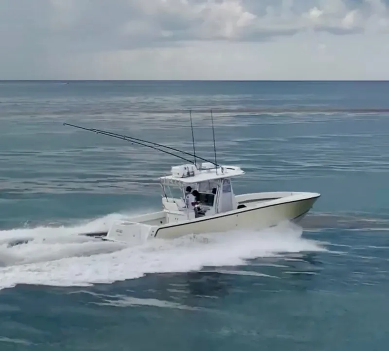 Slide: The Image of 2000 SeaVee 340i boat cruising on the ocean. - 0