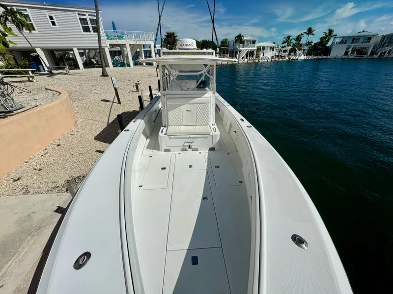 Slide: The Image of 2000 SeaVee 340i boat docked by waterfront homes. - 18