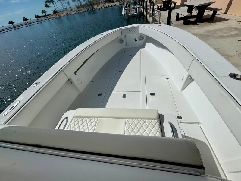Slide: The Image of SeaVee 340i 2000 boat by the water with seating area. - 19