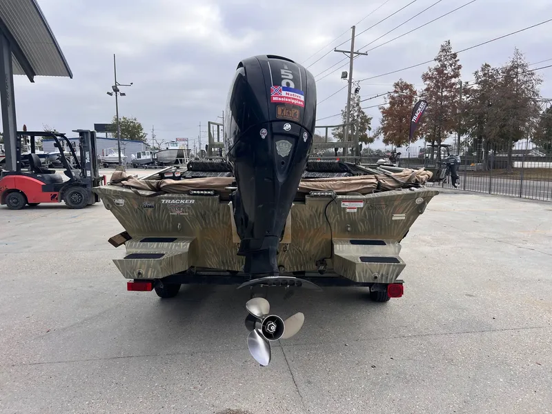 Slide: The Image of Tracker Grizzly 2072 MVX CC Sportsman 2017 - 2