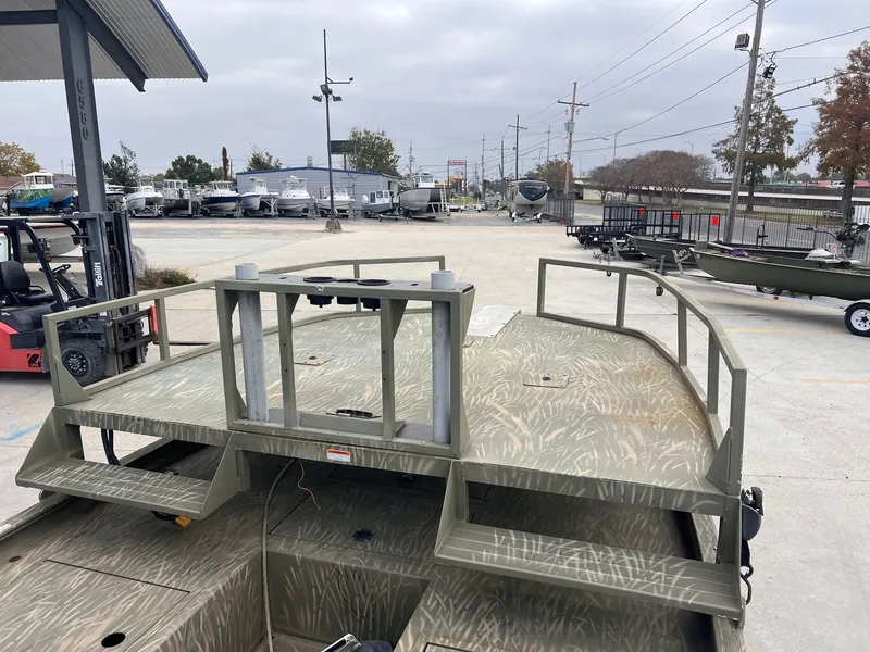 Slide: The Image of Tracker Grizzly 2072 MVX CC Sportsman 2017 - 3