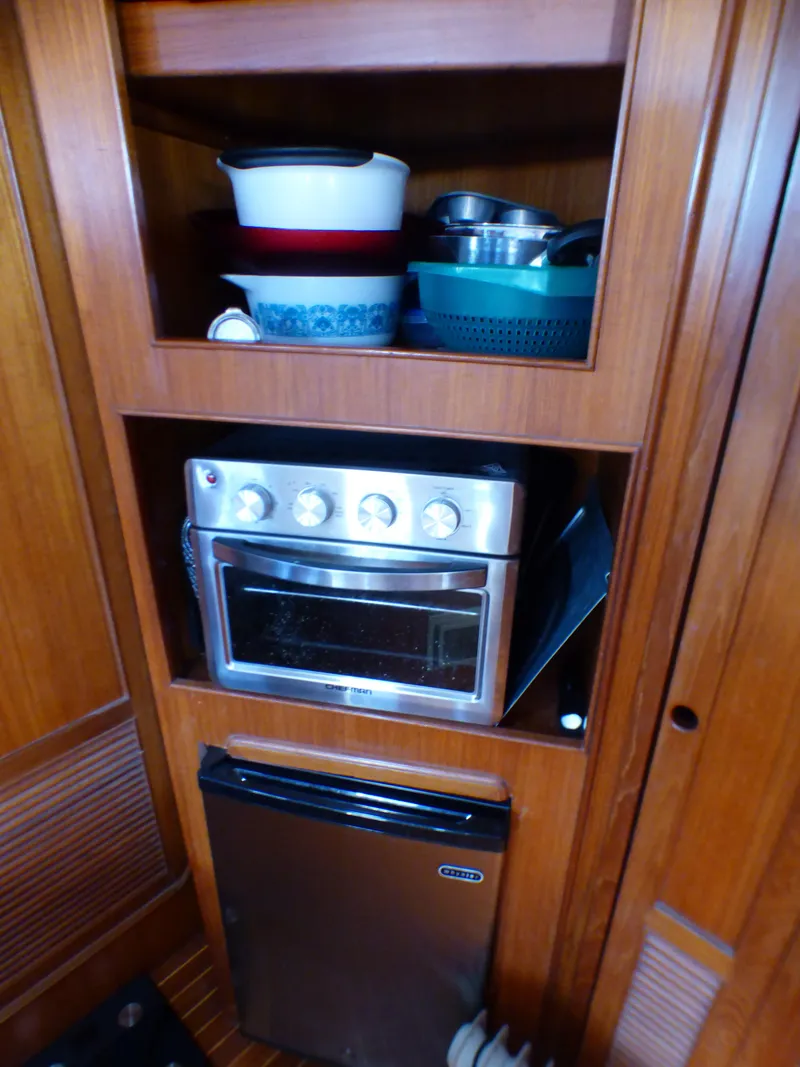 Slide: The Image of Spindrift 39 ft. Aft Cabin Twin Diesel 1984 - 50