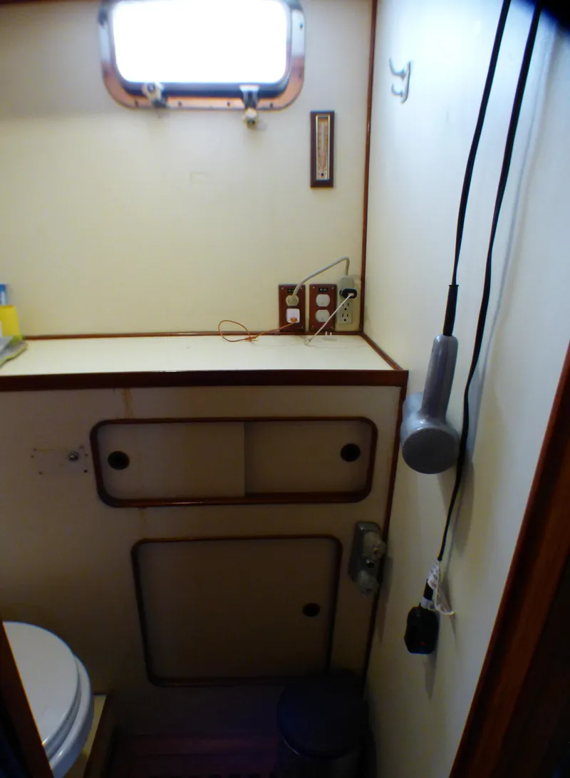 Slide: The Image of Spindrift 39 ft. Aft Cabin Twin Diesel 1984 - 55