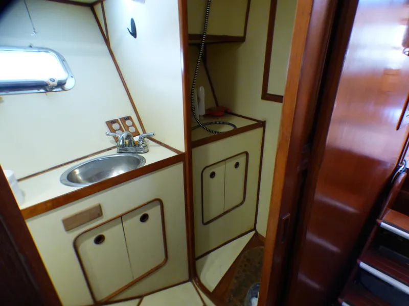 Slide: The Image of Spindrift 39 ft. Aft Cabin Twin Diesel 1984 - 57