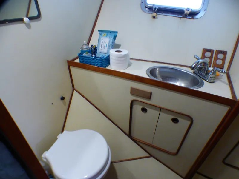 Slide: The Image of Spindrift 39 ft. Aft Cabin Twin Diesel 1984 - 58