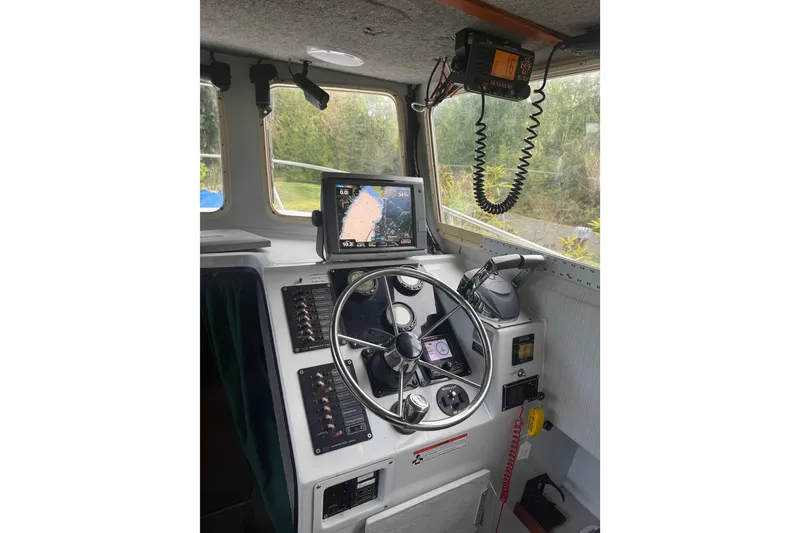 Slide: The Image of Interior helm of 1998 Davis Rock Harbor 25 boat with navigation equipment. - 9