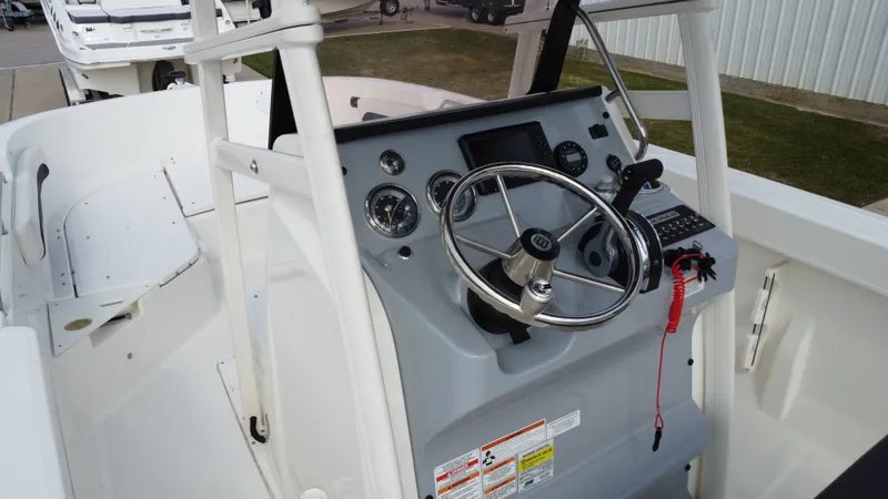 Slide: The Image of Bayliner T-22 2022 - 23