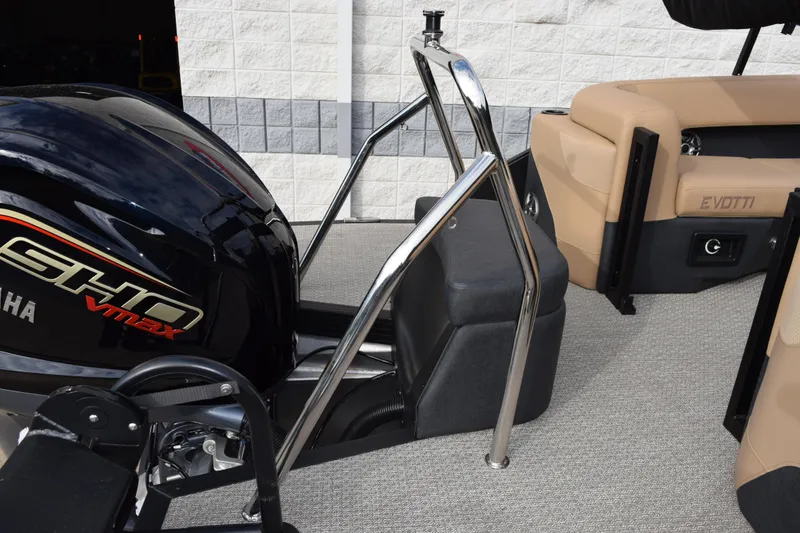 Slide: The Image of 2026 Evotti 525QL boat with Yamaha SHO VMAX engine, sleek design. - 7