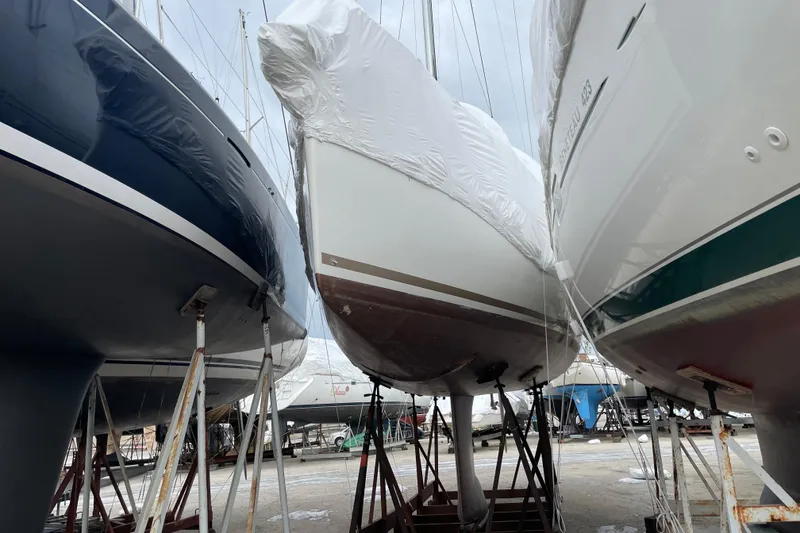 Slide: The Image of 2014 Jeanneau Sun Odyssey 439 keel on dry dock, showing hull structure. - 10