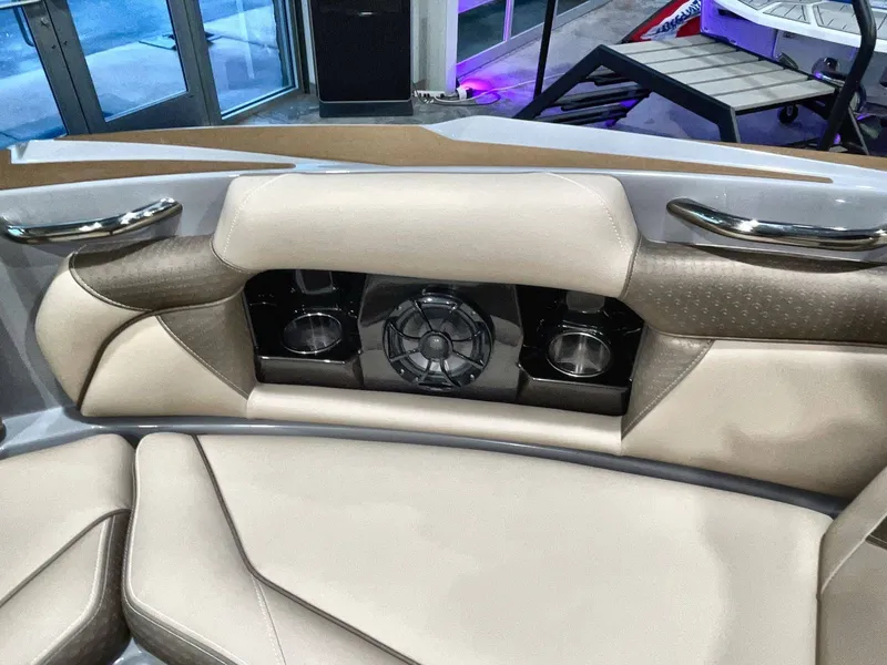 Slide: The Image of Supreme S220 2026 - 29