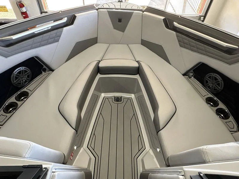 Slide: The Image of Nautique Super Air Nautique S23 2026 - 24