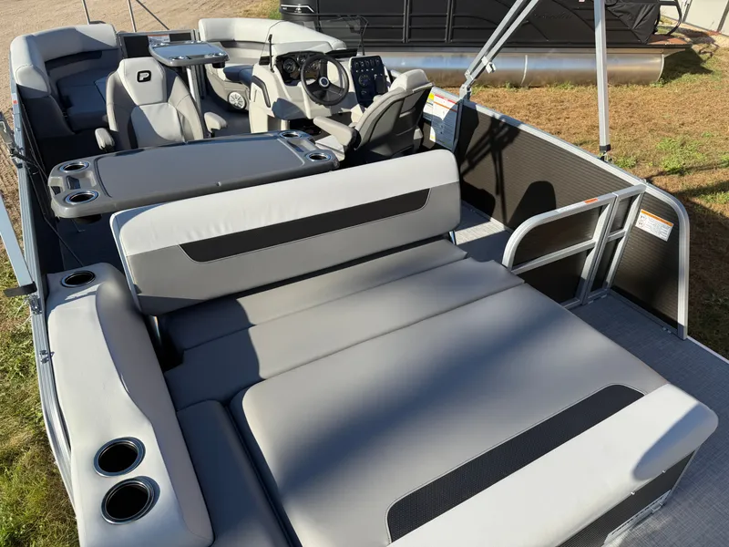 Slide: The Image of Princecraft Vectra 21 RL 2026 - 21