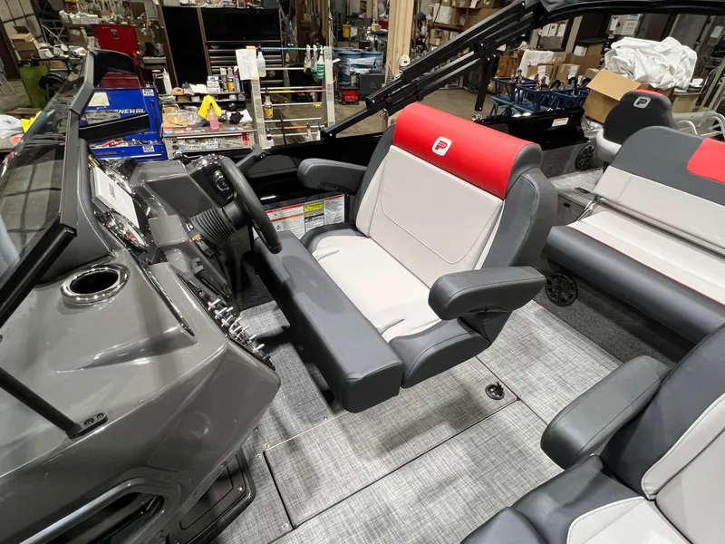 Slide: The Image of Princecraft Ventura 230 WRL Deckboat & Mercury 4-Stroke EFI 2026 - 13